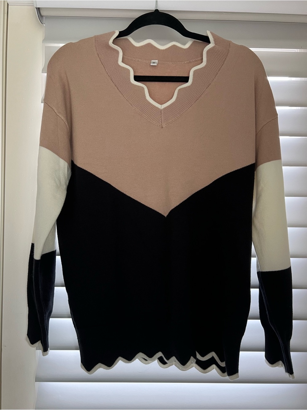 Women’s size M Colorblock V-Neck Sweater in Beige, Black & Cream